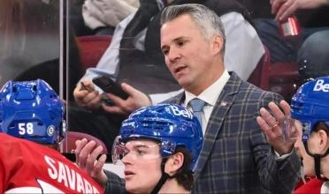 Martin St-Louis derri&egrave;re le banc du Canadien