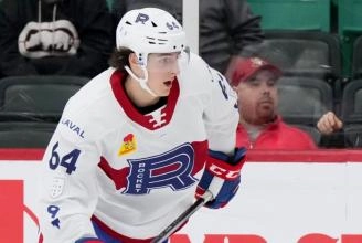 Reinbacher en uniforme avec le Rocket de Laval