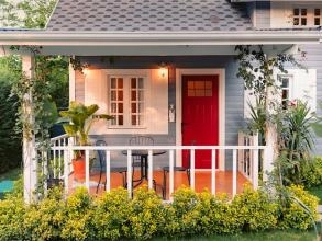 Mini-maison autour du monde - Une Mini &agrave; la porte rouge en Turquie. Une inspiration de bons go&ucirc;ts.