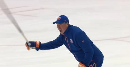 Patrick Roy &agrave; la pratique des Islanders de New York