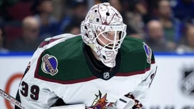 Former Arizona Coyotes goaltender Connor Ingram prepared to make a save