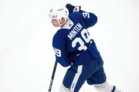 Toronto Maple Leafs prospect Fraser Minten (#39)