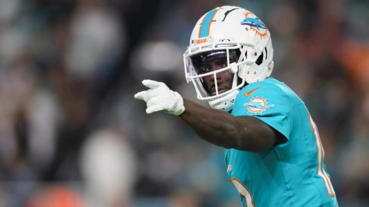 Miami Dolphins Tyreek Hill pointing