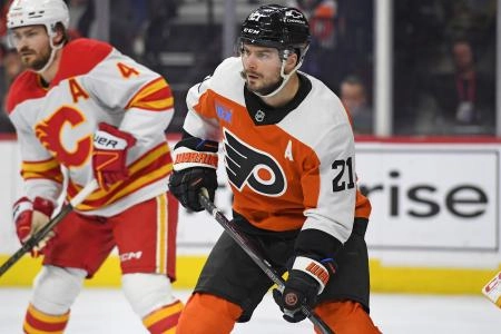 Mar 4, 2025; Philadelphia, Pennsylvania, USA; Philadelphia Flyers center Scott Laughton (21) against the Calgary Flames at Wells Fargo Center. Mandatory Credit: Eric Hartline-Imagn Images