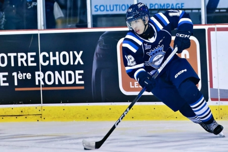 2025 NHL Draft prospect Alex Huang.