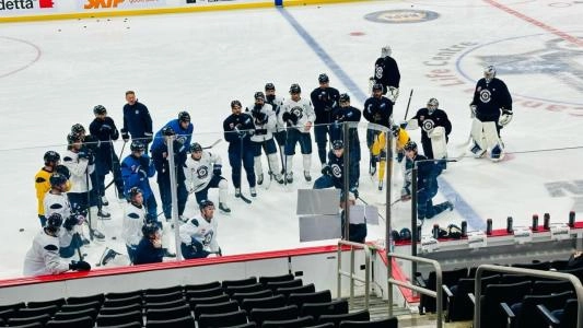 Winnipeg Jets on the ice for team practice