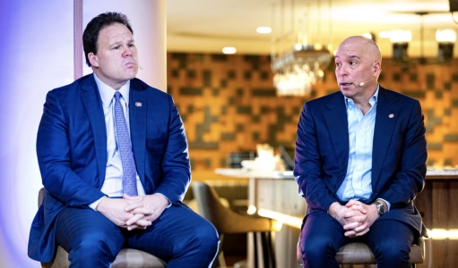 Jeff Gorton et Kent Hughes