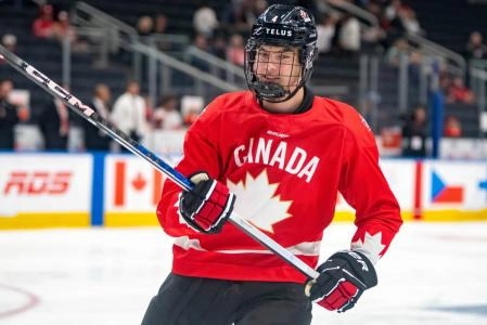 Pittsburgh Penguins prospect Peyton Kettles playing for Team Canada.