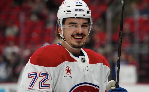 28 mars 2025 ; Raleigh, Caroline du Nord, &Eacute;tats-Unis ; Le d&eacute;fenseur des Canadiens de Montr&eacute;al Arber Xhekaj (72) r&eacute;agit pendant l'&eacute;chauffement avant le match contre les Hurricanes de la Caroline au Lenovo Center.