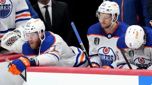 Edmonton Oilers players appearing dejected on the bench