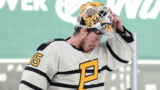 Pittsburgh Penguins' Tristan Jarry with his mask off