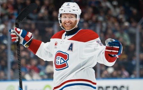 25 octobre 2025 ; Vancouver, Colombie-Britannique, CAN ; Le d&eacute;fenseur des Canadiens de Montr&eacute;al Mike Matheson (8) c&eacute;l&egrave;bre son but contre les Canucks de Vancouver au troisi&egrave;me tiers-temps &agrave; la Rogers Arena.