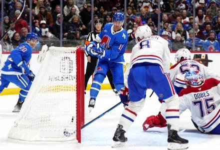 29 novembre 2025 ; Denver, Colorado, &Eacute;tats-Unis ; Brock Nelson (11), centre des Colorado Avalanche, r&eacute;ussit son deusi&egrave;me but au cours de la deuxi&egrave;me p&eacute;riode contre les Canadiens de Montr&eacute;al au Ball Arena.