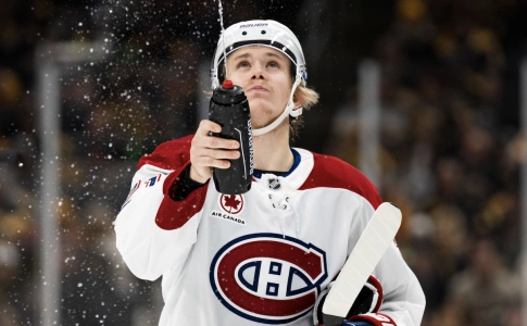 1er d&eacute;cembre 2024 ; Boston, Massachusetts, &Eacute;tats-Unis ; le d&eacute;fenseur des Canadiens de Montr&eacute;al Kaiden Guhle (21) avant un match au TD Garden.