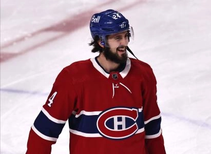 3 avril 2021; Montr&eacute;al (Qu&eacute;bec), Canada; l'ailier gauche des Canadiens de Montr&eacute;al, Phillip Danault (24), patine lors de l'&eacute;chauffement avant un match contre les S&eacute;nateurs d'Ottawa au Centre Bell.