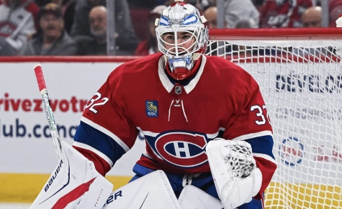 Le gardien des Canadiens de Montr&eacute;al Jacob Fowler (32) suit le jeu lors du match pr&eacute;paratoire opposant les Maple Leafs de Toronto aux Canadiens de Montr&eacute;al le 14 septembre 2025 au Centre Bell de Montr&eacute;al, au Qu&eacute;bec.