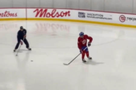 Retour totalement inattendu d'un bless&eacute; sur la patinoire &agrave; l'entra&icirc;nement du Canadien &agrave; Brossard