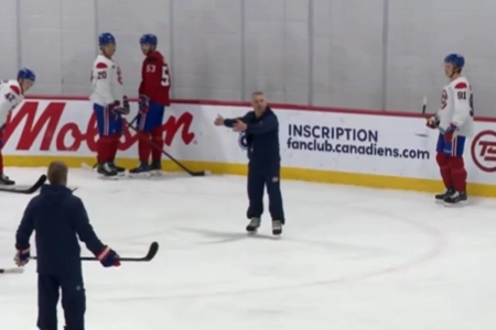 Martin St-Louis perd patience &agrave; Brossard et envoie un message s&eacute;v&egrave;re aux joueurs du Canadien