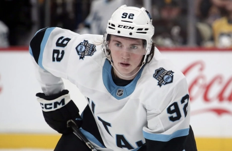 Mammoth forward Logan Cooley