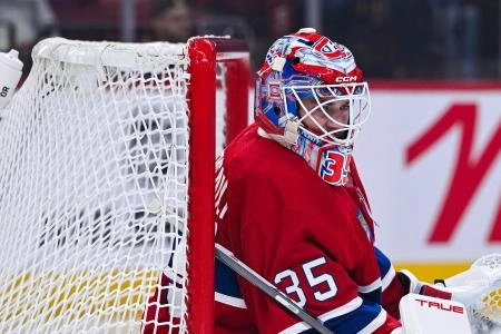 4 octobre 2025 ; Montr&eacute;al, Qu&eacute;bec, CAN ; Le gardien des Canadiens de Montr&eacute;al Samuel Montembeault (35) observe le match contre les S&eacute;nateurs d'Ottawa pendant la deuxi&egrave;me p&eacute;riode au Centre Bell.
