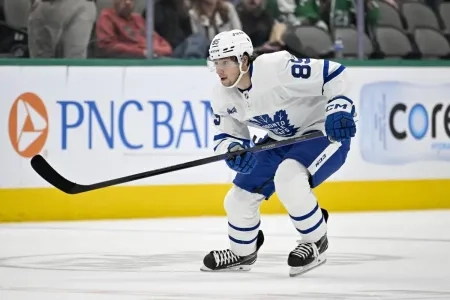 Toronto Maple Leafs prospect Semyon Der-Arguchintsev