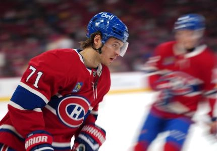 14 d&eacute;cembre 2025 ; Montr&eacute;al, Qu&eacute;bec, CAN ; L'attaquant des Canadiens de Montr&eacute;al Jake Evans (71) patine pendant l'&eacute;chauffement avant le match contre les Oilers d'Edmonton au Centre Bell.