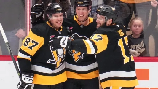 Pittsburgh Penguins teammates celebrate Sidney Crosby's hisorical moment