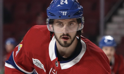 28 f&eacute;vrier 2018 ; Montr&eacute;al, Qu&eacute;bec, CAN ; Le centre des Canadiens de Montr&eacute;al Phillip Danault (24) observe pendant l'&eacute;chauffement avant le match contre les Islanders de New York au Centre Bell.