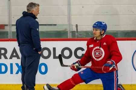 Martin St-Louis relance la chicane, et Nick Suzuki se fait ramasser solide