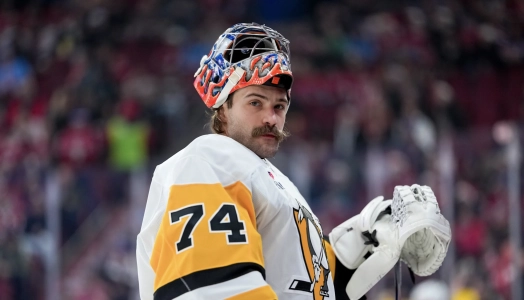 Stuart Skinner with the Penguins