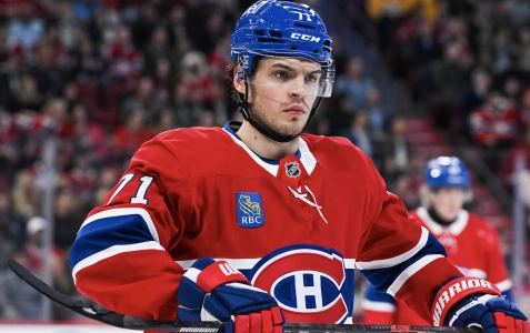 16 octobre 2025 ; Montr&eacute;al, Qu&eacute;bec, CAN ; Le centre des Canadiens de Montr&eacute;al Jake Evans (71) se pr&eacute;pare pour une mise au jeu contre les Predators de Nashville pendant la premi&egrave;re p&eacute;riode au Centre Bell.