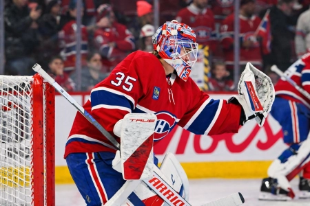 2 d&eacute;cembre 2025 ; Montr&eacute;al, Qu&eacute;bec, CAN ; Le gardien de but des Canadiens de Montr&eacute;al, Samuel Montembeault (35), effectue des arr&ecirc;ts pendant l'&eacute;chauffement avant le match contre les S&eacute;nateurs d'Ottawa au Centre Bell.
