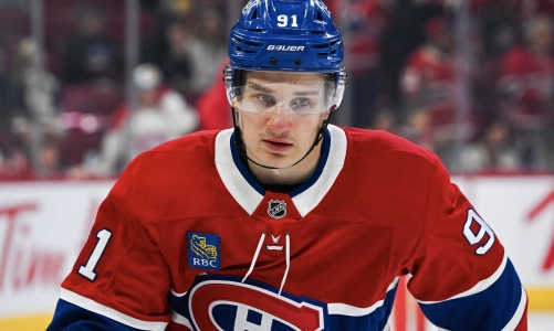 4 novembre 2025 ; Montr&eacute;al, Qu&eacute;bec, CAN ; Oliver Kapanen (91), centre des Canadiens de Montr&eacute;al, observe l'&eacute;chauffement avant le match contre les Flyers de Philadelphie au Centre Bell.