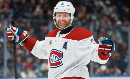25 octobre 2025 ; Vancouver, Colombie-Britannique, CAN ; Le d&eacute;fenseur des Canadiens de Montr&eacute;al Mike Matheson (8) c&eacute;l&egrave;bre son but contre les Canucks de Vancouver au troisi&egrave;me tiers-temps &agrave; la Rogers Arena.