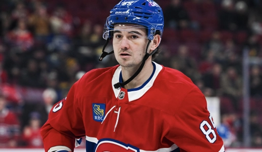 12 janvier 2026 ; Montr&eacute;al, Qu&eacute;bec, CAN ; Alexandre Texier (85), ailier gauche des Canadiens de Montr&eacute;al, observe pendant l'&eacute;chauffement avant le match contre les Canucks de Vancouver au Centre Bell.