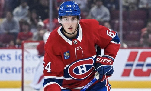 28 janvier 2025 ; Montr&eacute;al, Qu&eacute;bec, CAN ; Le gardien des Canadiens de Montr&eacute;al Jakub Dobes (75) se tient derri&egrave;re le gardien Sam Montembeault (35) pendant l'&eacute;chauffement avant le match contre les Jets de Winnipeg au Centre Bell.