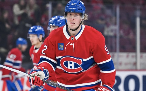 13 novembre 2025 ; Montr&eacute;al, Qu&eacute;bec, CAN ; Le gardien des Canadiens de Montr&eacute;al, Sam Montembeault (35), observe pendant l'&eacute;chauffement avant le match contre les Stars de Dallas au Centre Bell.