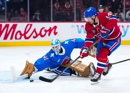 29 janvier 2026; Montr&eacute;al, Qu&eacute;bec, Canada; L'attaquant des Canadiens de Montr&eacute;al, Nick Suzuki (14), marque un but contre le gardien de but de l'Avalanche du Colorado, Scott Wedgewood (41), en premi&egrave;re p&eacute;riode au Centre Bell.