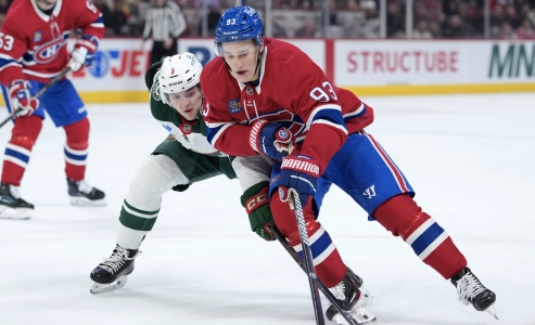 20 janvier 2026 ; Montr&eacute;al, Qu&eacute;bec, CAN ; L'attaquant des Canadiens de Montr&eacute;al Ivan Demidov (93) joue le palet et le d&eacute;fenseur du Minnesota Wild Brock Faber (7) d&eacute;fend pendant la deuxi&egrave;me p&eacute;riode au Centre Bell.