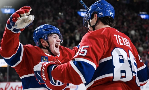 10 janvier 2026 ; Montr&eacute;al, Qu&eacute;bec, CAN ; L'ailier droit des Canadiens de Montr&eacute;al Ivan Demidov (93) joue le palet contre les Red Wings de D&eacute;troit pendant la troisi&egrave;me p&eacute;riode au Centre Bell.