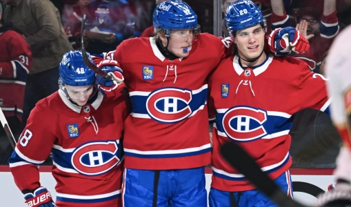 15 mars 2025 ; Montr&eacute;al, Qu&eacute;bec, CAN ; L'ailier droit des Canadiens de Montr&eacute;al, Patrik Laine (92), c&eacute;l&egrave;bre avec ses co&eacute;quipiers son but contre les Panthers de la Floride lors de la premi&egrave;re p&eacute;riode au Centre Bell.
