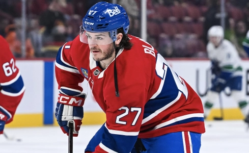 12 janvier 2026 ; Montr&eacute;al, Qu&eacute;bec, CAN ; L'ailier gauche des Canadiens de Montr&eacute;al Samuel Blais (27) patine avec un palet pendant l'&eacute;chauffement avant le match contre les Canucks de Vancouver au Centre Bell.