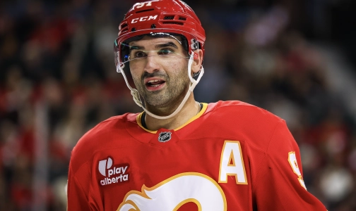 23 janvier 2026 ; Calgary, Alberta, CAN ; Le centre des Flames de Calgary Nazem Kadri (91) contre les Capitals de Washington pendant la deuxi&egrave;me p&eacute;riode au Scotiabank Saddledome.