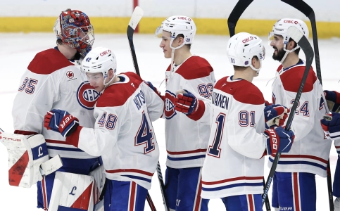4 f&eacute;vrier 2026 ; Winnipeg, Manitoba, Canada ; Les Canadiens de Montr&eacute;al c&eacute;l&egrave;brent leur victoire contre les Jets de Winnipeg au Canada Life Centre.