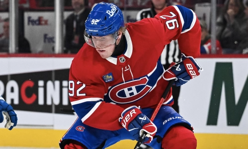 22 mars 2025 ; Montr&eacute;al, Qu&eacute;bec, CAN ; L'ailier droit des Canadiens de Montr&eacute;al Patrik Laine (92) joue le palet contre l'ailier droit de l'Avalanche du Colorado Valeri Nichushkin (13) au cours de la deuxi&egrave;me p&eacute;riode au Centre Bell.