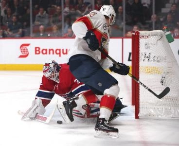 15 janvier 2019; Montr&eacute;al, Qu&eacute;bec, Canada; Le gardien des Canadiens de Montr&eacute;al, Antti Niemi (37), effectue un arr&ecirc;t face &agrave; l'ailier droit des Panthers de la Floride, Juho Lammikko (91), durant la premi&egrave;re p&eacute;riode au Centre Bell.