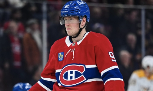 5 d&eacute;cembre 2024 ; Montr&eacute;al, Qu&eacute;bec, CAN ; L'ailier droit des Canadiens de Montr&eacute;al, Patrik Laine (92), observe pendant l'&eacute;chauffement avant le match contre les Predators de Nashville au Centre Bell.