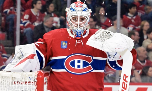 7 janvier 2026 ; Montr&eacute;al, Qu&eacute;bec, CAN ; Le gardien de but des Canadiens de Montr&eacute;al, Jacob Fowler (32), prend une pause pendant la premi&egrave;re p&eacute;riode du match contre les Flames de Calgary au Centre Bell.