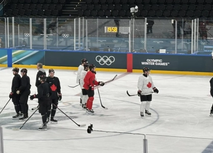 Nick Suzuki &agrave; l'entra&icirc;nement d'&Eacute;quipe Canada