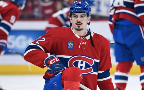 10 janvier 2026 ; Montr&eacute;al, Qu&eacute;bec, CAN ; Le d&eacute;fenseur des Canadiens de Montr&eacute;al Arber Xhekaj (72) s'&eacute;tire pendant l'&eacute;chauffement avant le match contre les Red Wings de D&eacute;troit au Centre Bell.